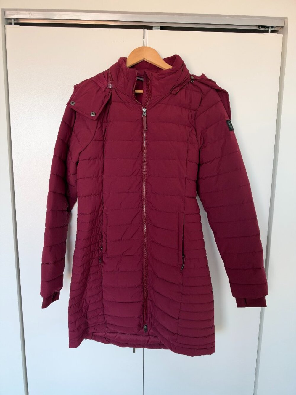Lolë Long Packable Jacket – Dark Red, Size Large